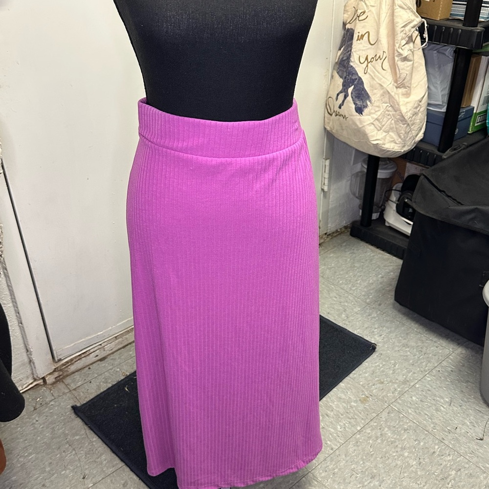 Elegant Pink Midi Skirt